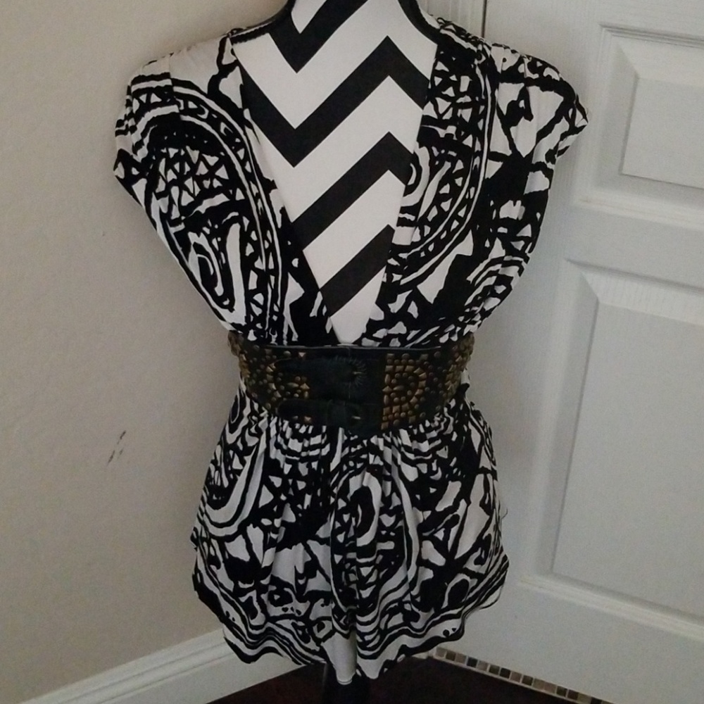 Sky Black & White Graphic Top NWOT